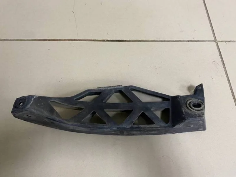 Направляющая заднего бампера левая Skoda Octavia (A5 1Z-) 2004-2013