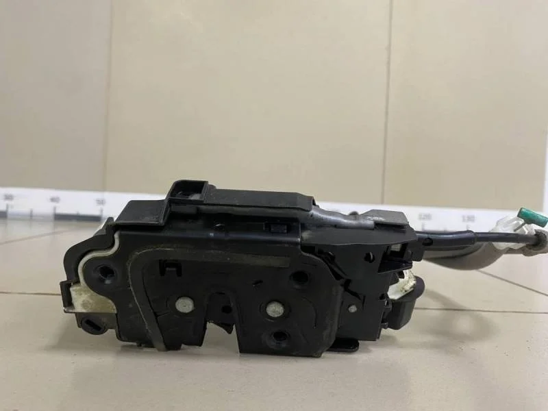 Замок двери задней правой Skoda Octavia (A7) 2013>