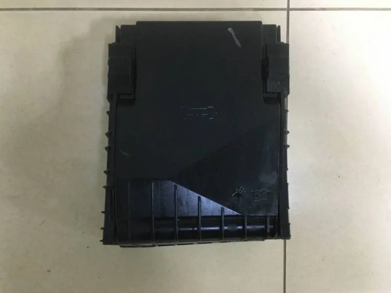 Крышка блока предохранителей Volkswagen Tiguan (5N1) 2007-2011