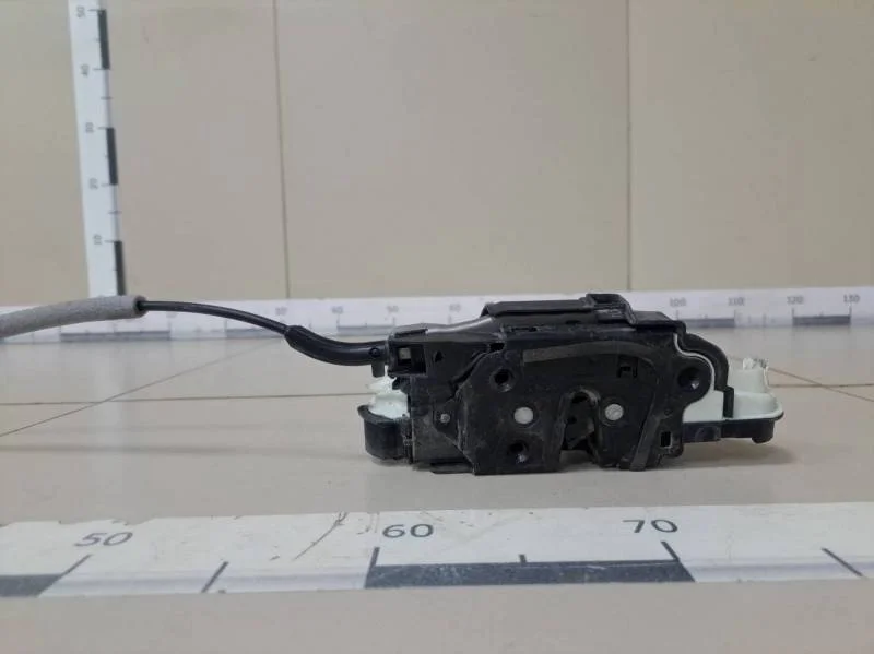 Замок двери передней левой Skoda Octavia (A7) 2013>