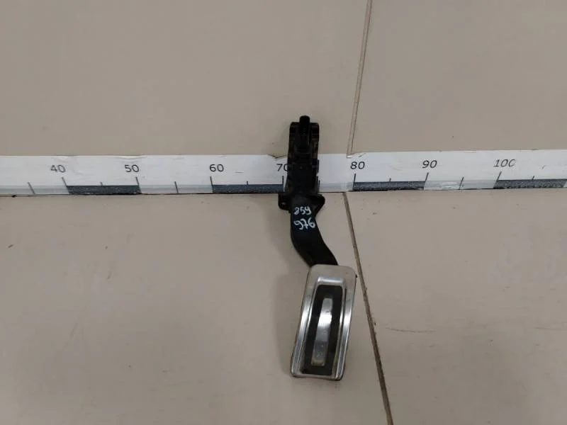 Педаль газа Skoda Octavia (A7) 2013>