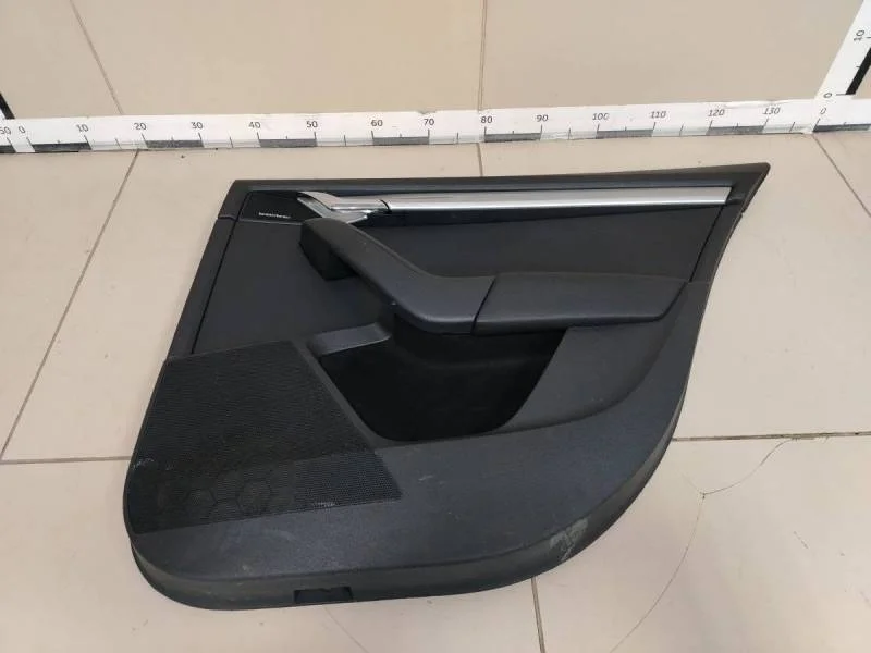 Обшивка двери задней правой Skoda Octavia (A7) 2013>