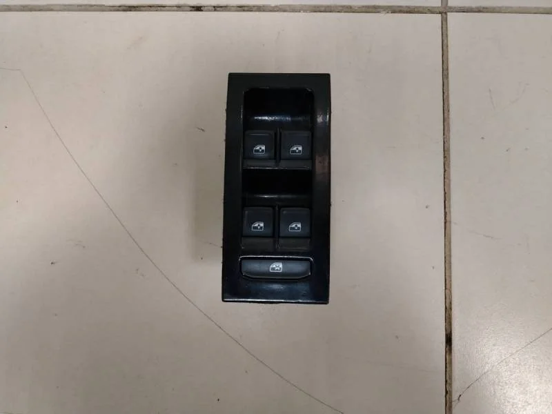 Блок управления стеклоподъемниками Skoda Octavia (A7) 2013>