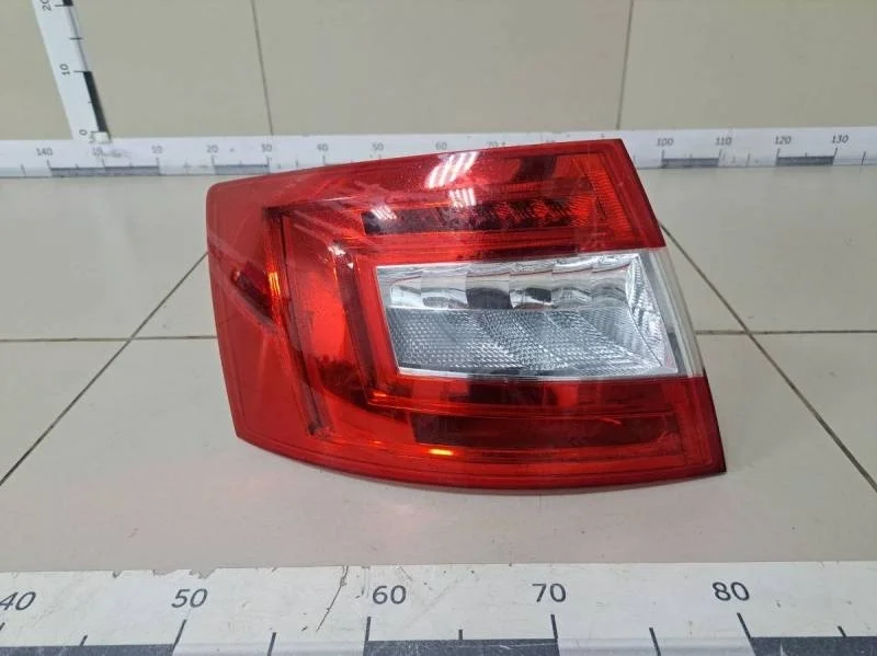 Фонарь задний левый Skoda Octavia (A7) 2013>