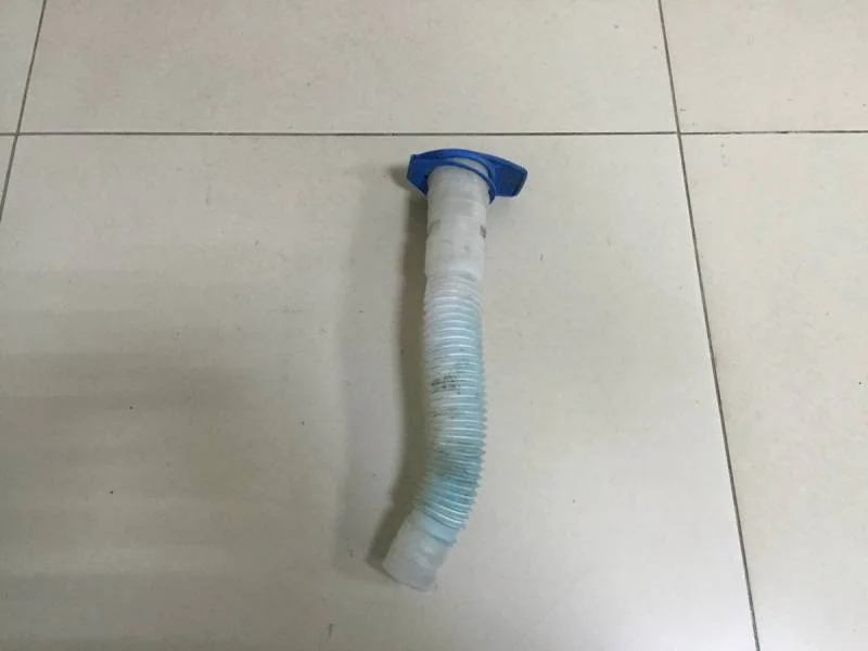 Горловина бачка омывателя Volkswagen Tiguan (5N1) 2007-2011