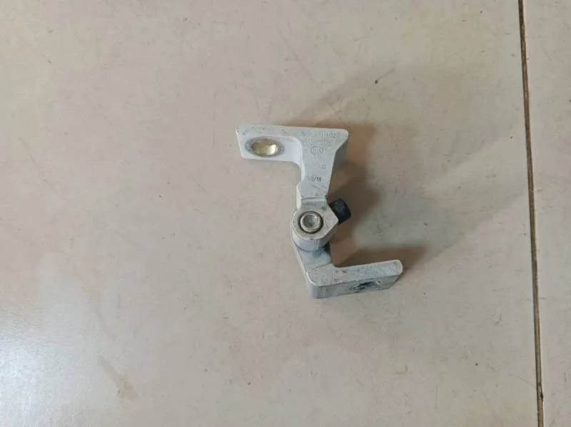 Петля двери Volkswagen Polo (Sed RUS) 2011>