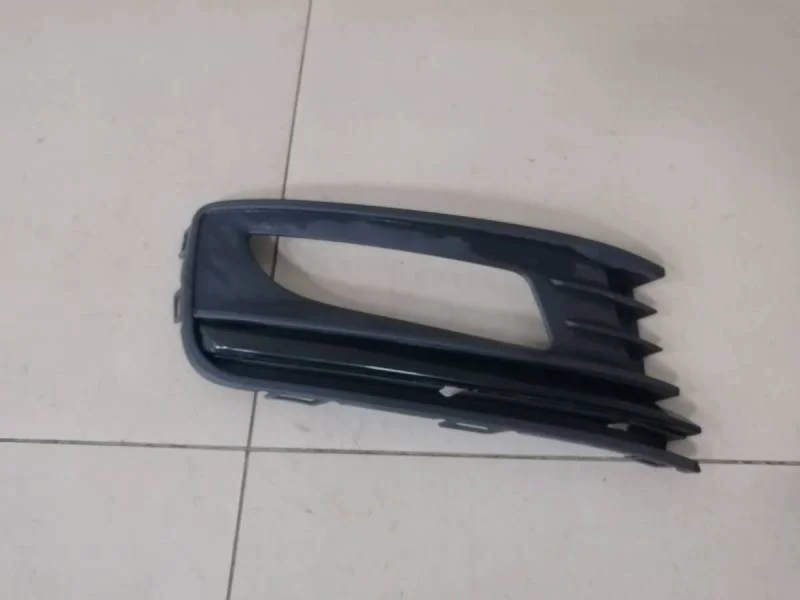 Накладка переднего бампера правая Volkswagen Polo (Sed RUS) 2011>