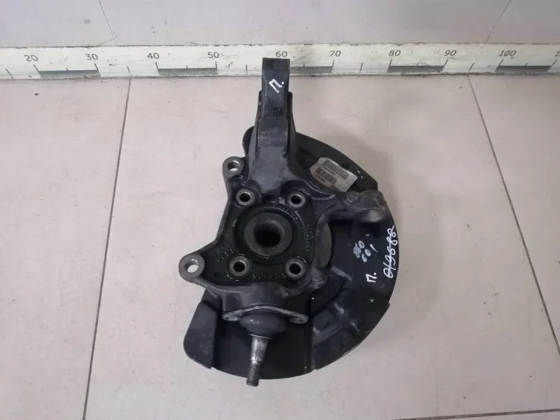 Кулак поворотный передний правый Volvo XC90 2002-2015