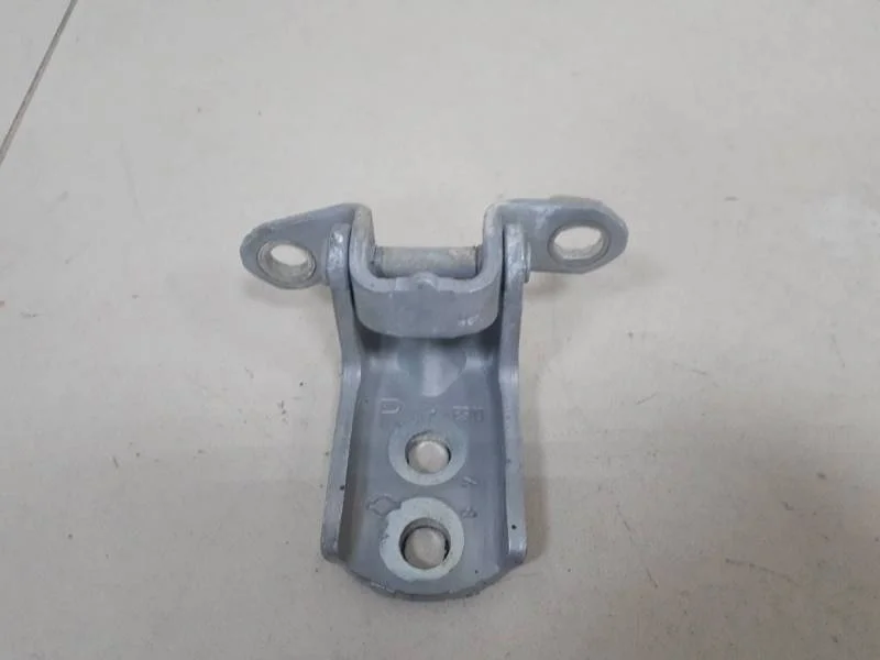 Петля двери передней правой нижняя Nissan Sentra (B17) 2013-2017