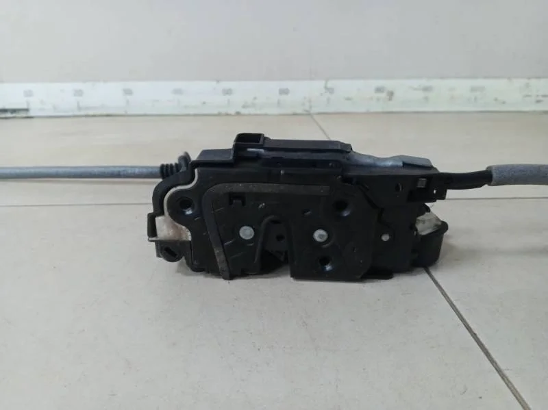 Замок двери задней правой Skoda Octavia (A7) 2013>