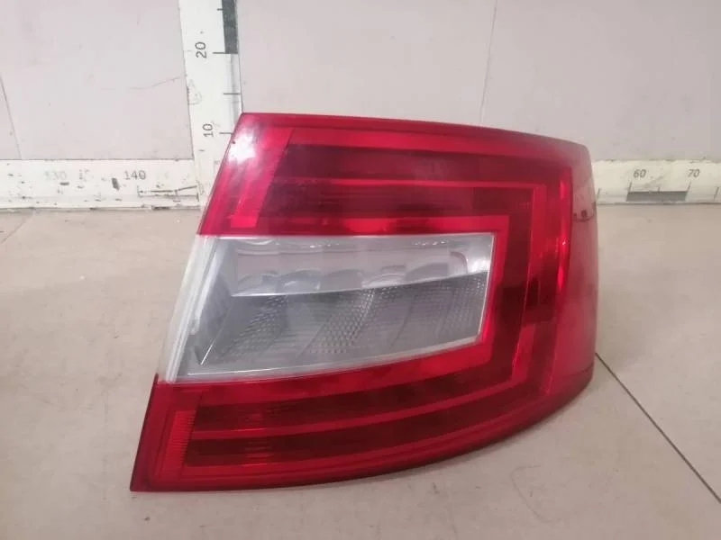 Фонарь задний правый Skoda Octavia (A7) 2013>