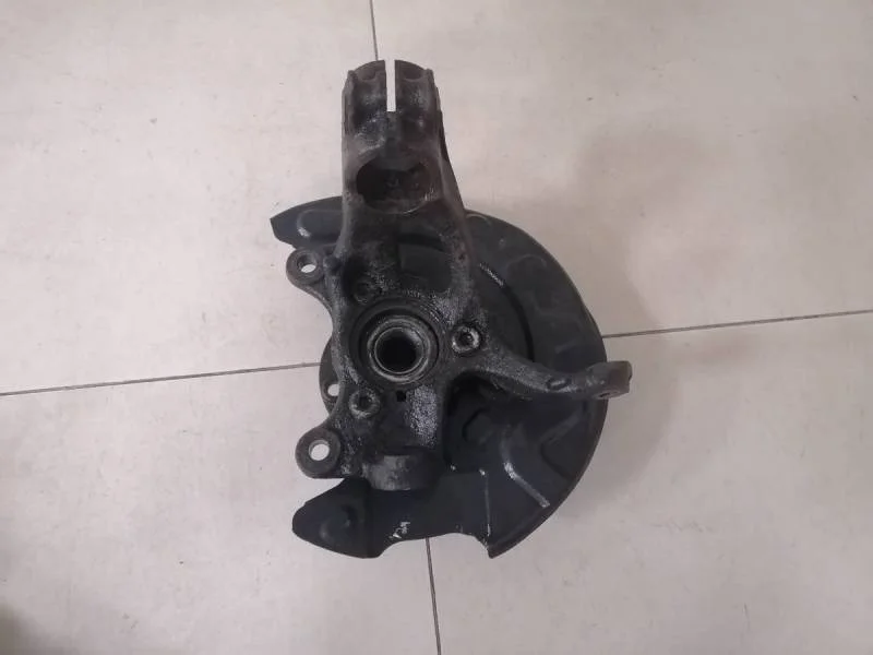 Кулак поворотный передний правый Skoda Octavia (A7) 2013>