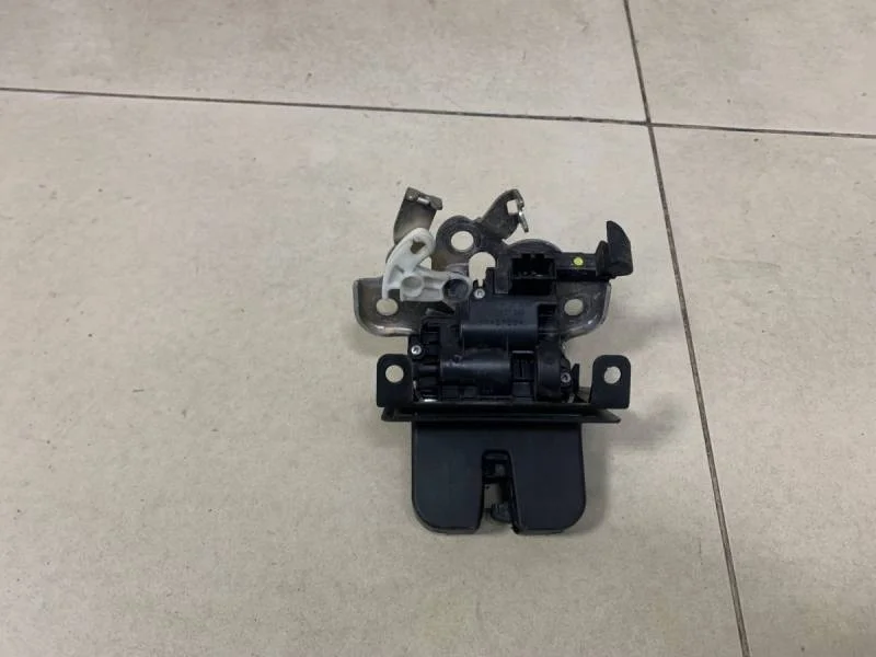 Замок багажника Skoda Octavia (A7) 2013>