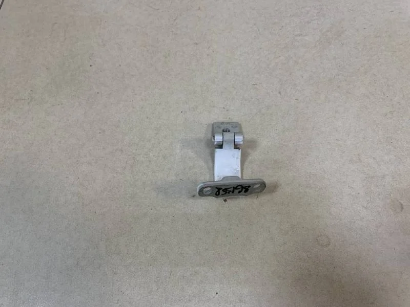 Петля двери багажника Skoda Octavia (A7) 2013>