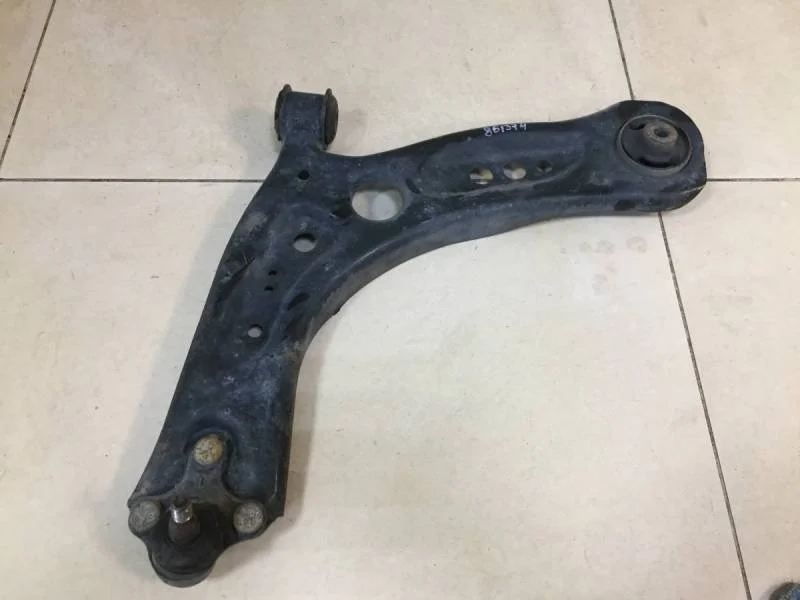 Рычаг передний левый Skoda Octavia (A7) 2013>