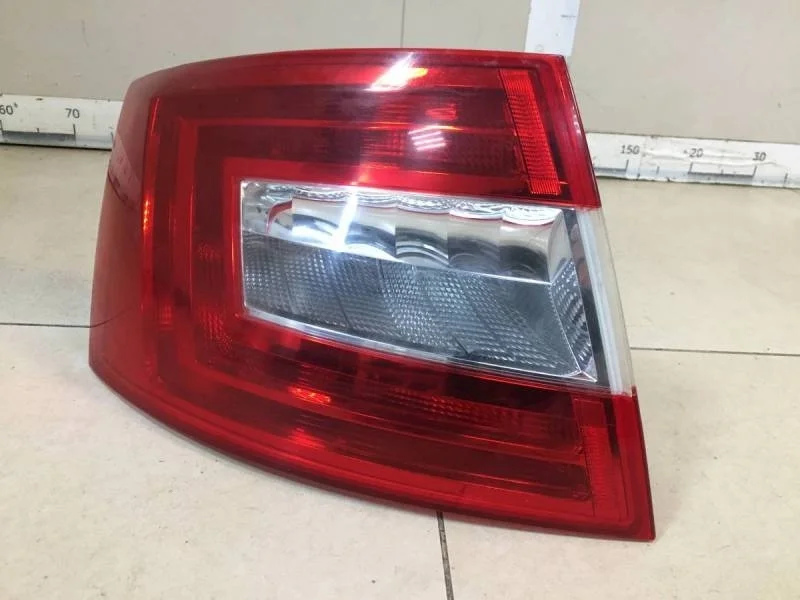 Фонарь задний левый Skoda Octavia (A7) 2013>