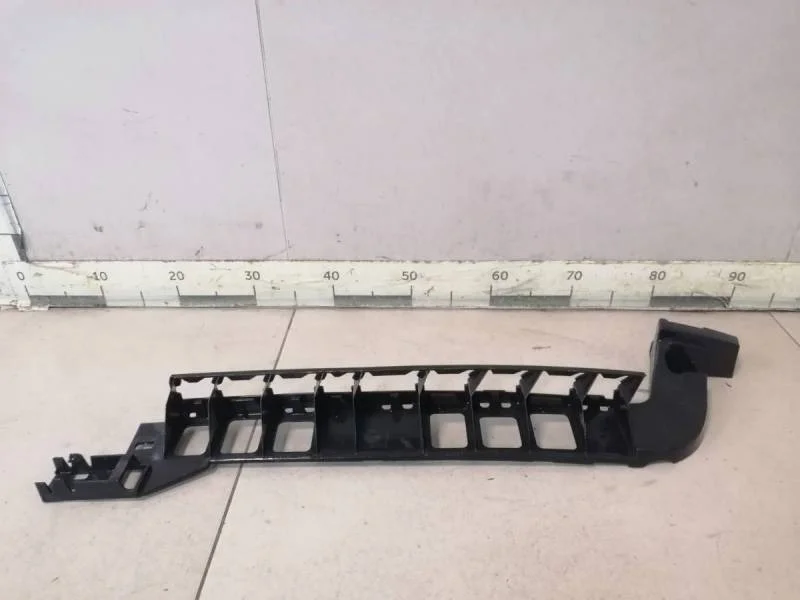 Направляющая заднего бампера правая Skoda Octavia (A7) 2013>