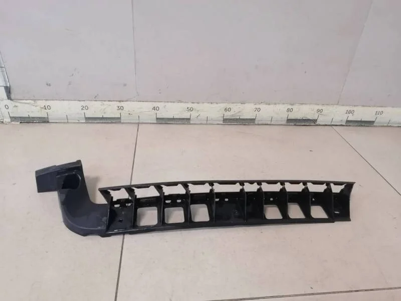 Направляющая заднего бампера левая Skoda Octavia (A7) 2013>