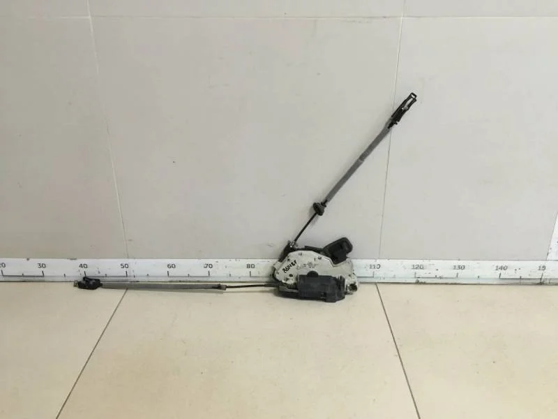 Замок двери передней левой Volkswagen Polo (Sed RUS) 2011>