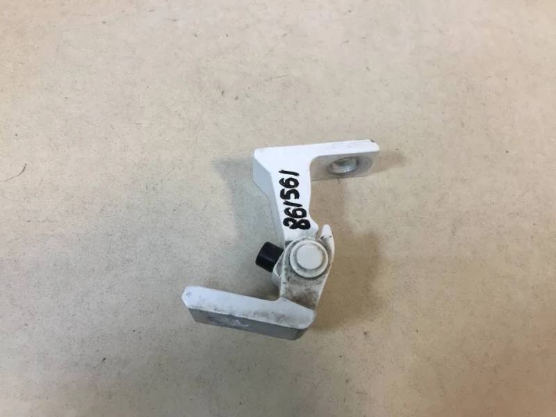 Петля двери задней правой нижняя Skoda Octavia (A7) 2013>