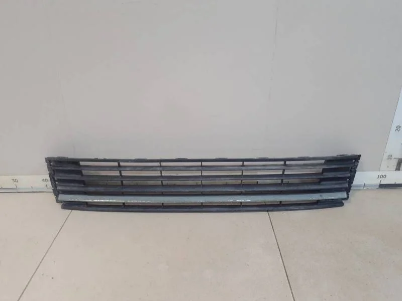 Решетка в бампер центральная Volkswagen Polo (Sed RUS) 2011>