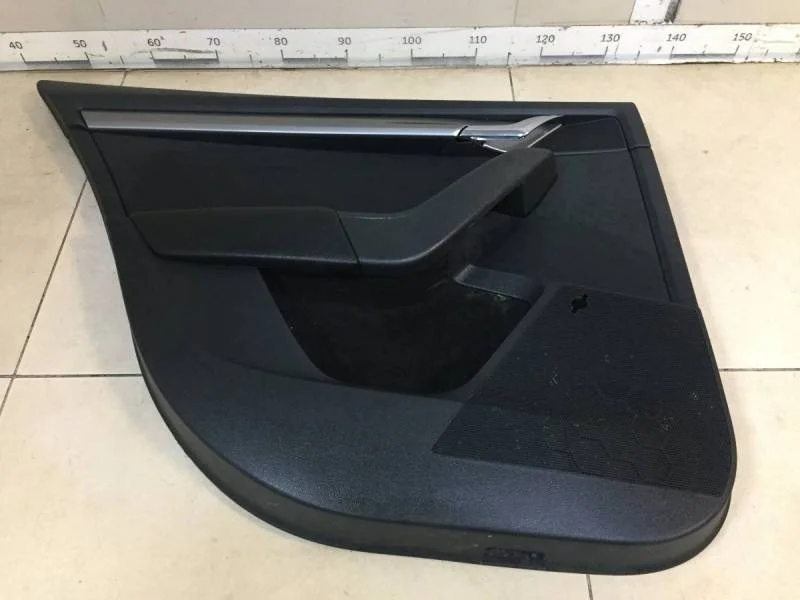 Обшивка двери задней левой Skoda Octavia (A7) 2013>