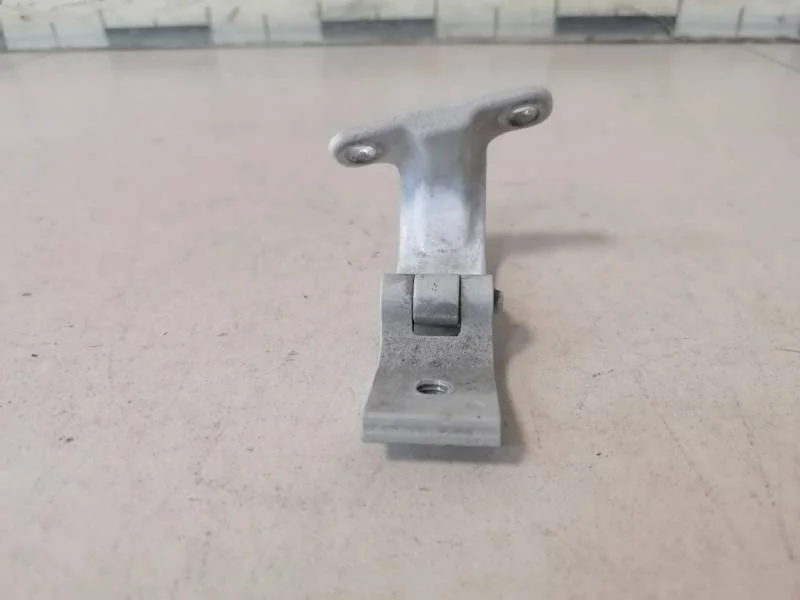 Петля двери багажника Skoda Octavia (A7) 2013>