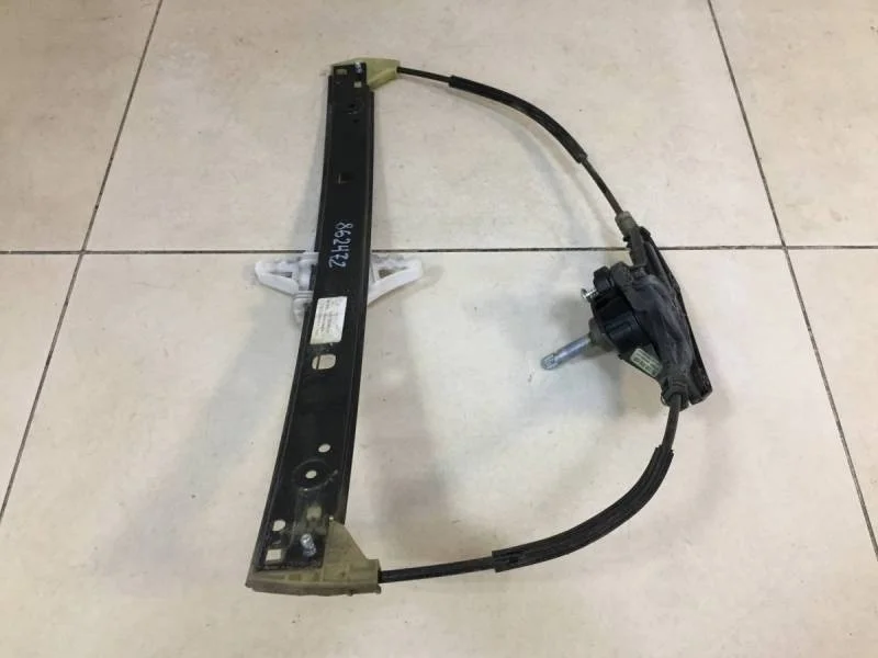 Стеклоподъемник механ. задний левый Skoda Octavia (A7) 2013>