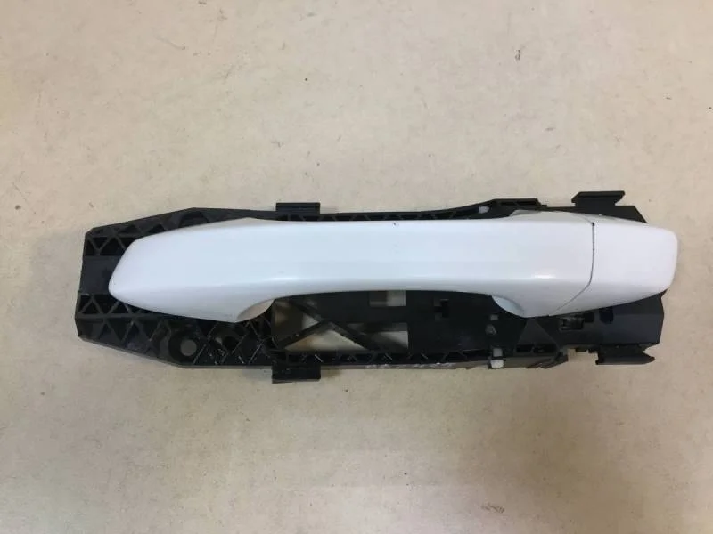 Ручка двери задней наружная левая Skoda Octavia (A7) 2013>