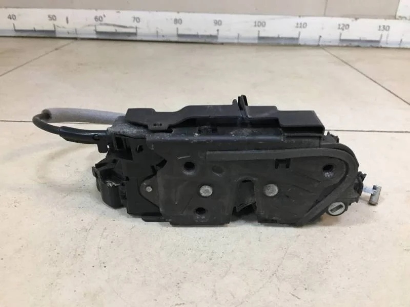 Замок двери задней левой Skoda Octavia (A7) 2013>