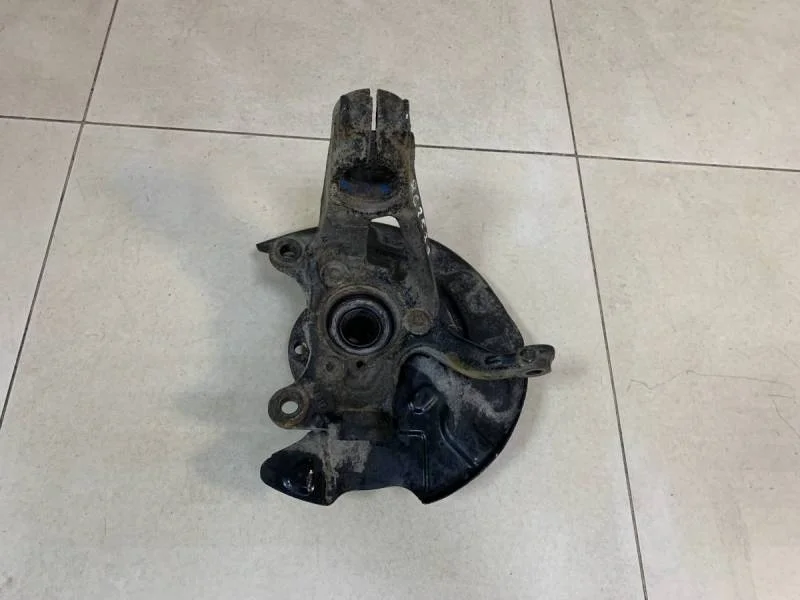 Кулак поворотный передний правый Skoda Octavia (A7) 2013>