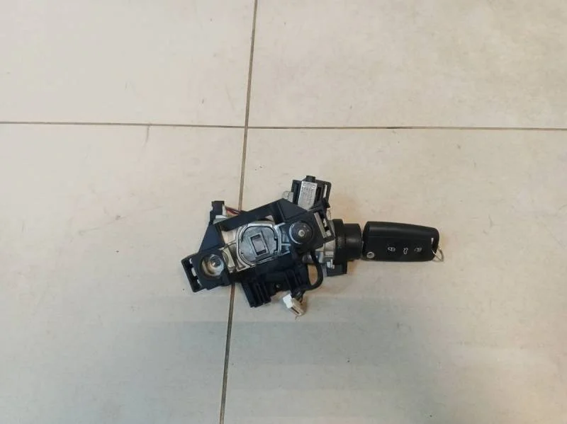 Замок зажигания Skoda Octavia (A7) 2013>