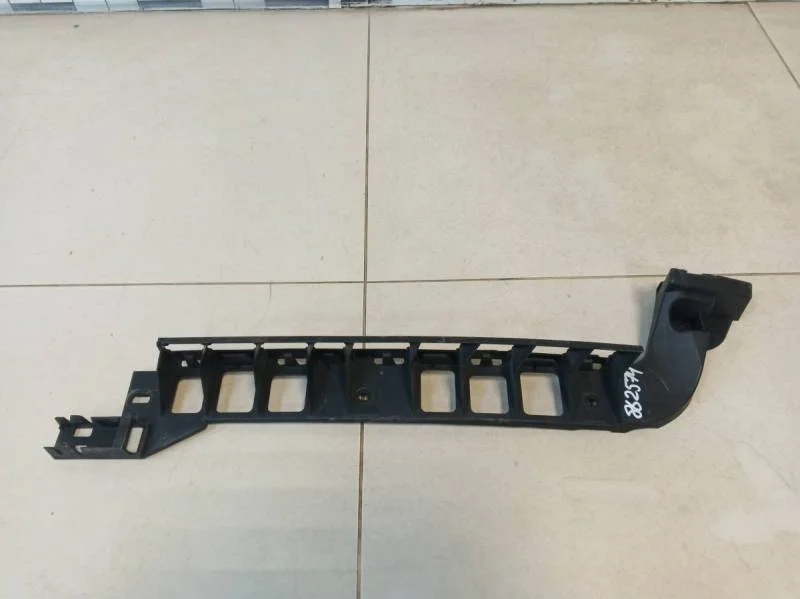 Направляющая заднего бампера правая Skoda Octavia (A7) 2013>