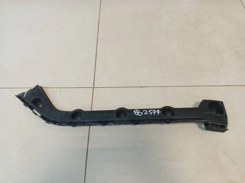 Кронштейн заднего бампера правый Skoda Octavia (A7) 2013>