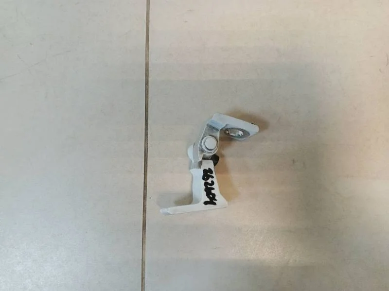 Петля двери задней правой верхняя Skoda Octavia (A7) 2013>