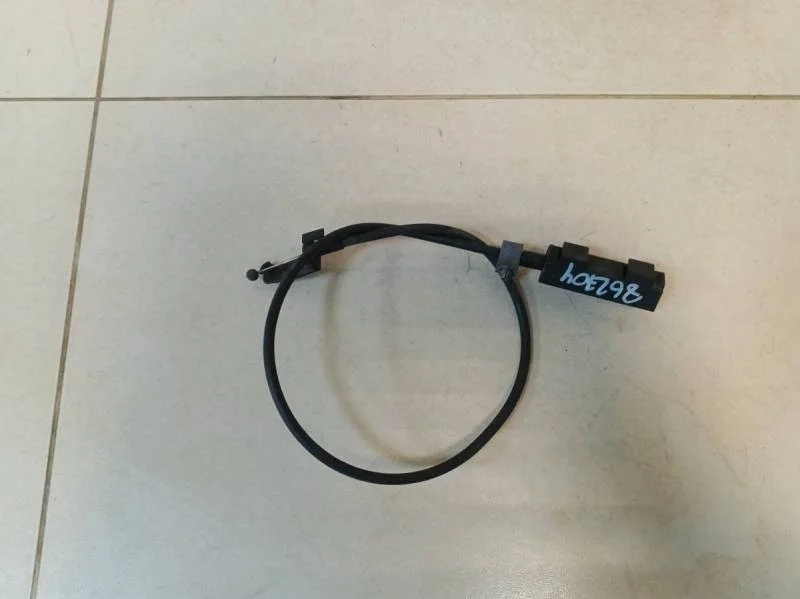 Трос открывания капота Skoda Octavia (A7) 2013>