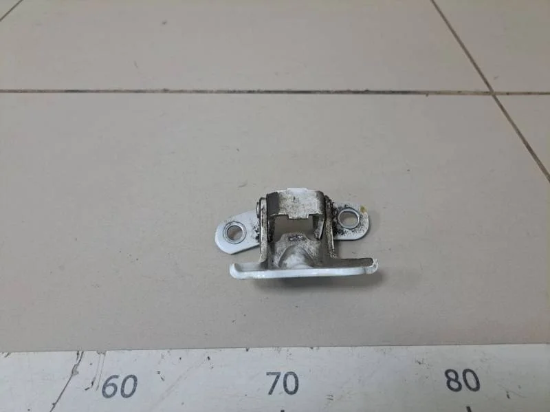 Петля двери задней левой верхняя Hyundai Solaris 2010-2017