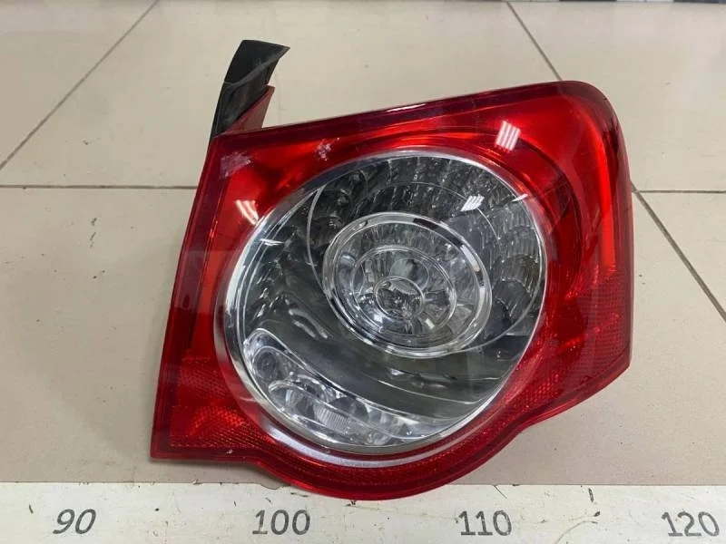 Фонарь задний наружный правый Volkswagen Passat B6 2005-2010