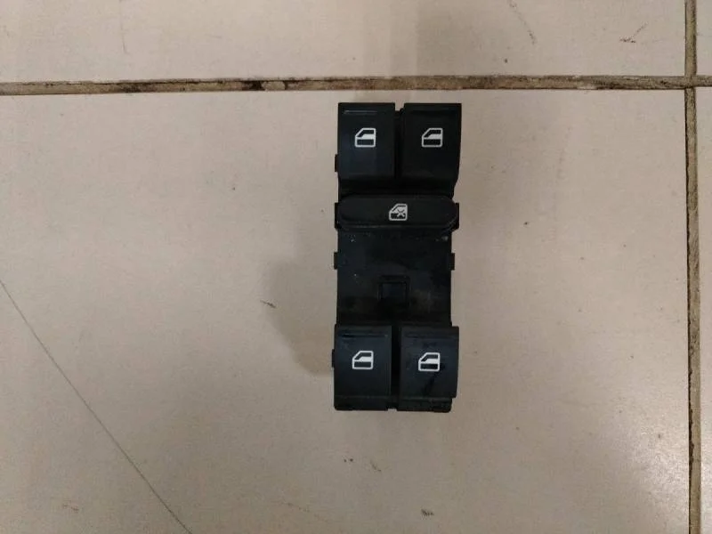 Блок управления стеклоподъемниками Volkswagen Passat B6 2005-2010