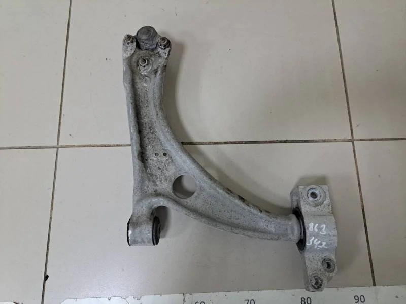 Рычаг передний левый Volkswagen Passat B6 2005-2010