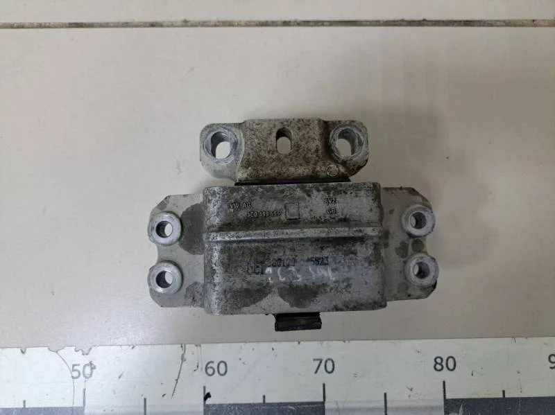 Опора КПП левая Volkswagen Passat B6 2005-2010