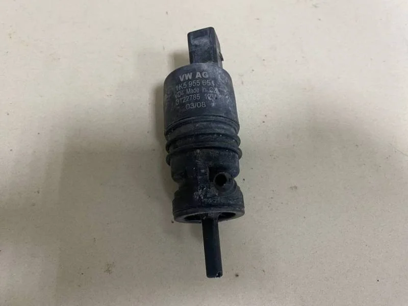 Насос омывателя Volkswagen Passat B6 2005-2010