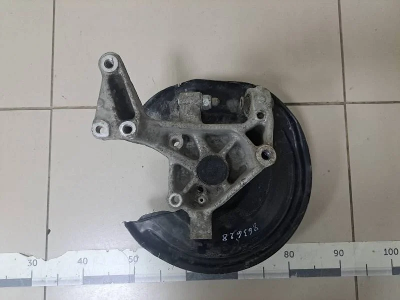 Кулак поворотный задний левый Volkswagen Passat B6 2005-2010