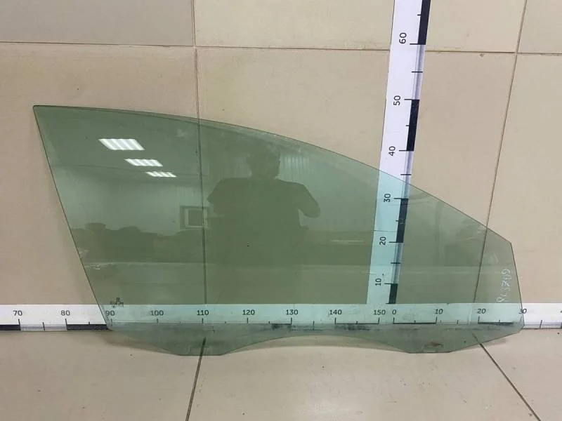Стекло двери передней правой Volkswagen Passat B6 2005-2010
