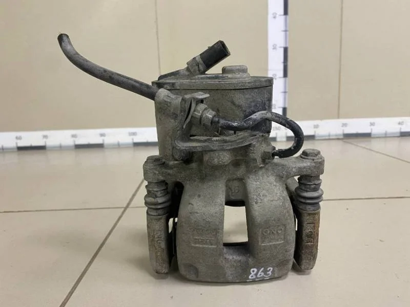 Суппорт задний правый Volkswagen Passat B6 2005-2010