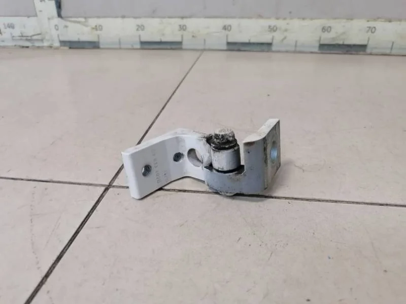 Петля двери задней правой верхняя Skoda Octavia (A5 1Z-) 2004-2013