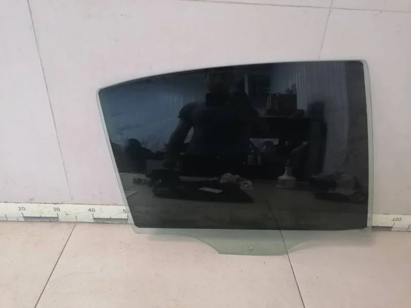 Стекло двери задней правой Skoda Octavia (A5 1Z-) 2004-2013