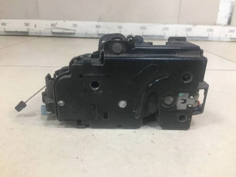 Замок двери передней правой Skoda Octavia (A5 1Z-) 2004-2013