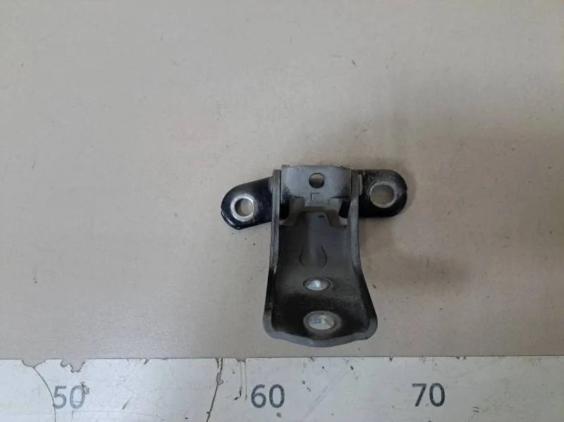 Петля двери передней левой верхняя Hyundai Getz 2002-2010