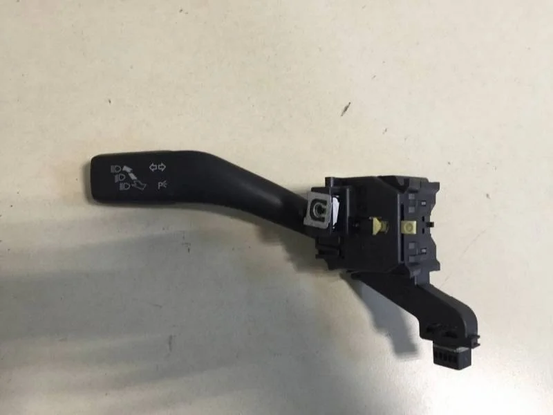 Переключатель поворотов подрулевой Volkswagen Jetta (1K) 2006-2011